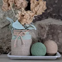 imagen de un conjunto de docoración con productos reciclados