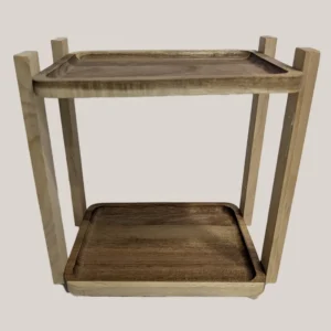 imagen de una pequeña estanteria de madera.