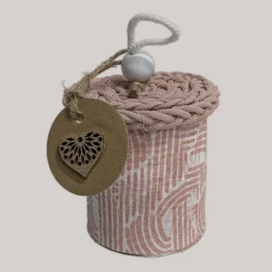 caja con tapa. Tono rosa.