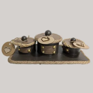 imagen de 3 cajitas con su bandeja a juego. Tono Marrón