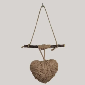 imagen de un corazon de color caramelo para colgar.