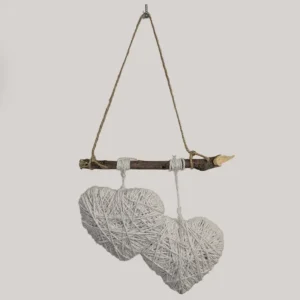 imagen de un corazon de color blanco para colgar.