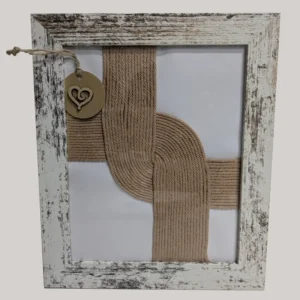 cuadro con formas hechas con cuerda de algodón. Varios tonos.