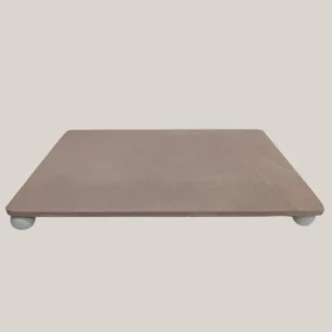 imagen de una bandeja decorativa de madera con pintura a la tiza. Tono: rosa.