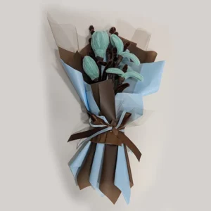 bouquet de flores de limpiapipas. Tono marrón y azul