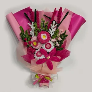 bouquet de flores de limpiapipas. tono rosa y rojo